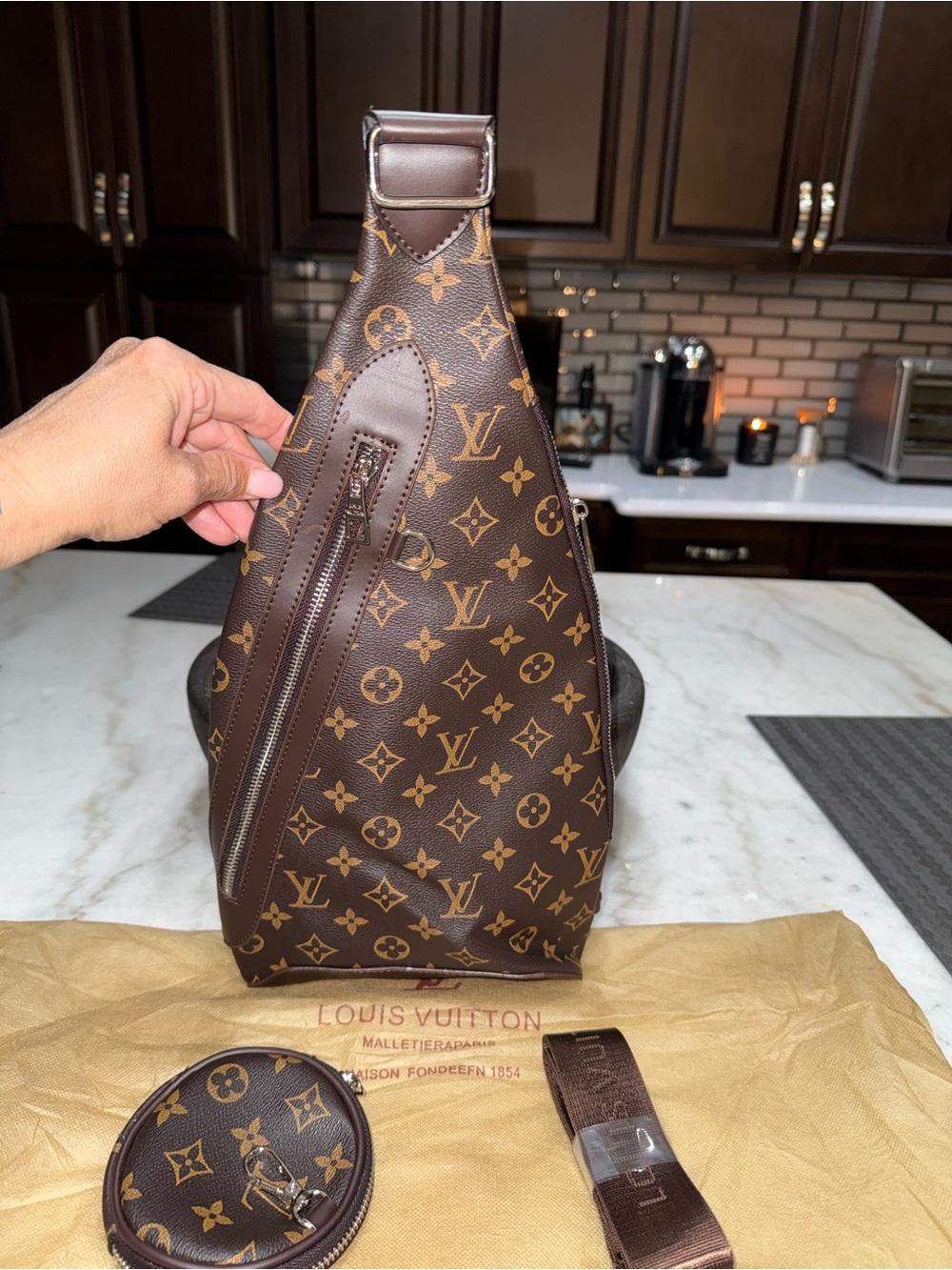 LV sling bag (please read )